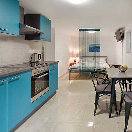 Cezar Luxury Apartment Омиш Экстерьер фото