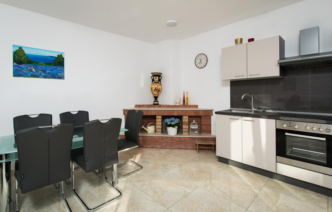 Cezar Luxury Apartment Омиш Экстерьер фото