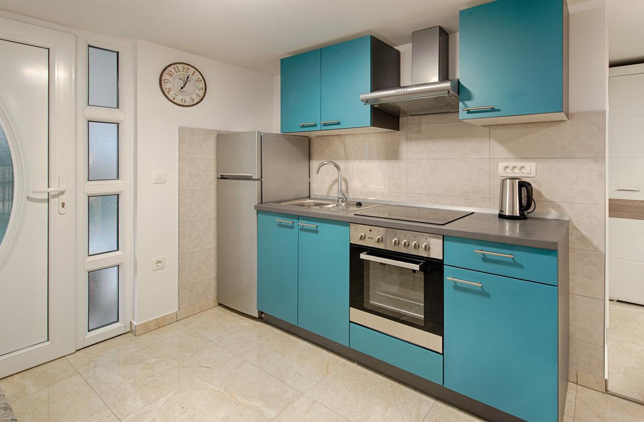 Cezar Luxury Apartment Омиш Экстерьер фото