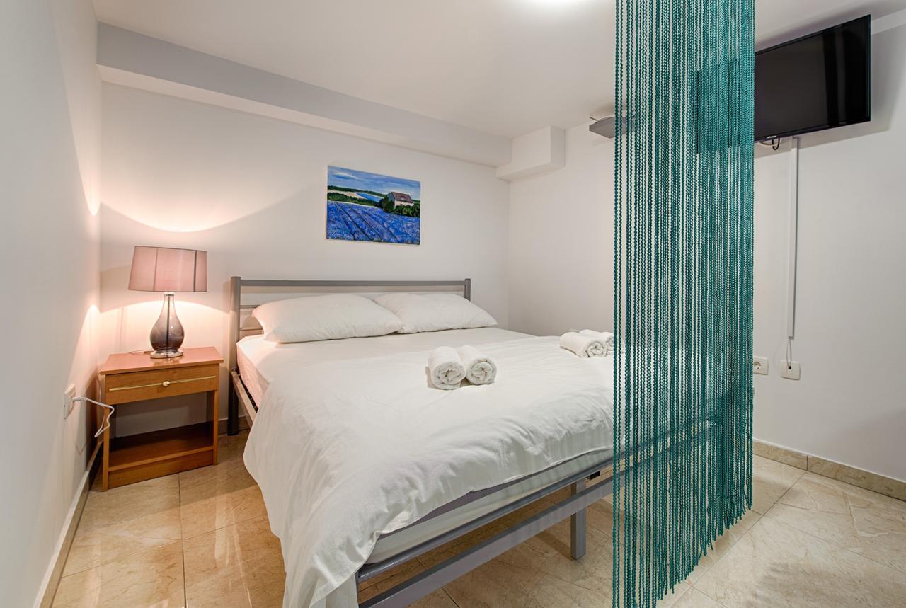 Cezar Luxury Apartment Омиш Экстерьер фото