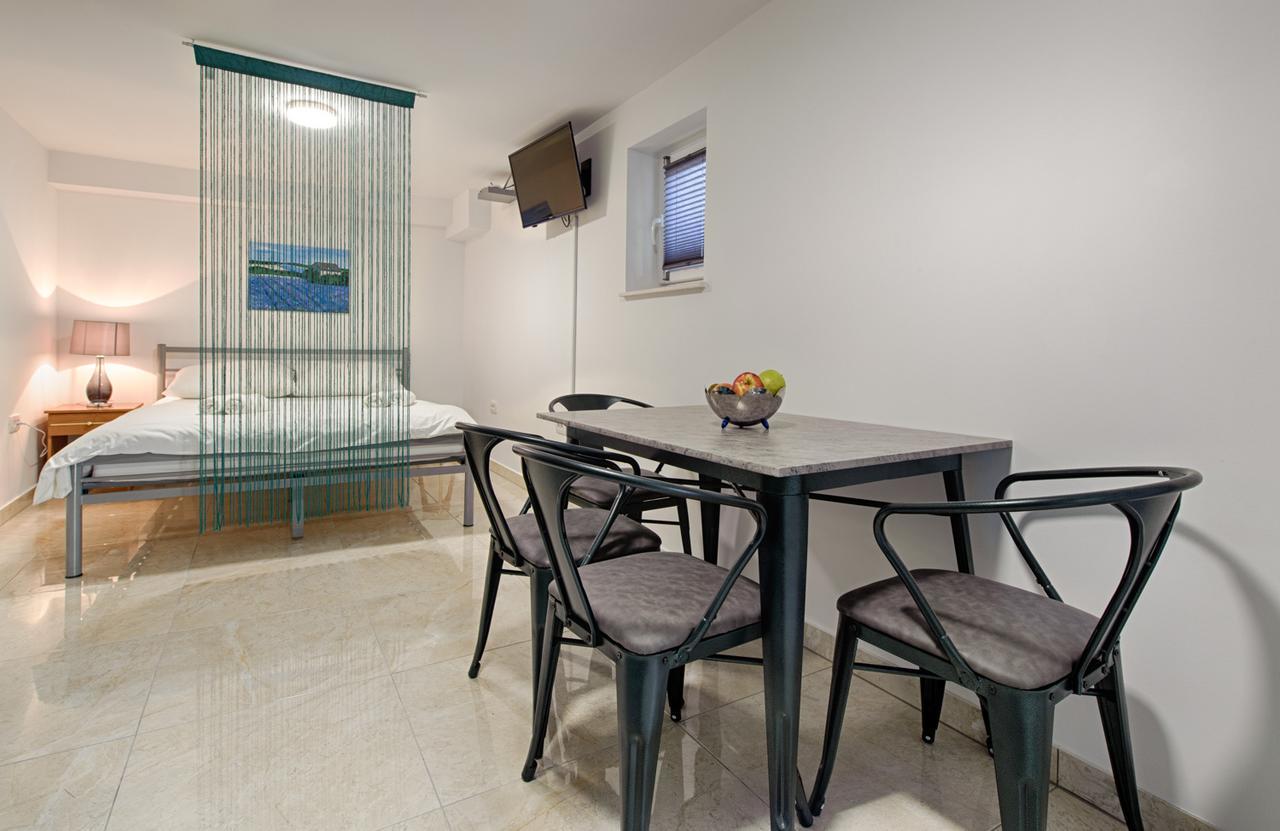 Cezar Luxury Apartment Омиш Экстерьер фото