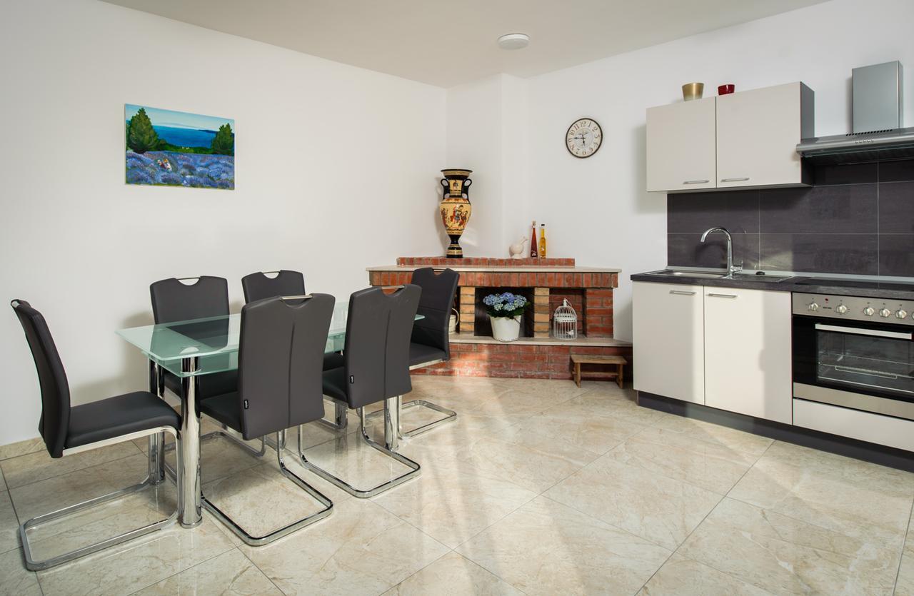 Cezar Luxury Apartment Омиш Экстерьер фото