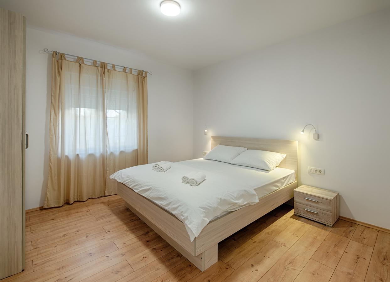 Cezar Luxury Apartment Омиш Экстерьер фото