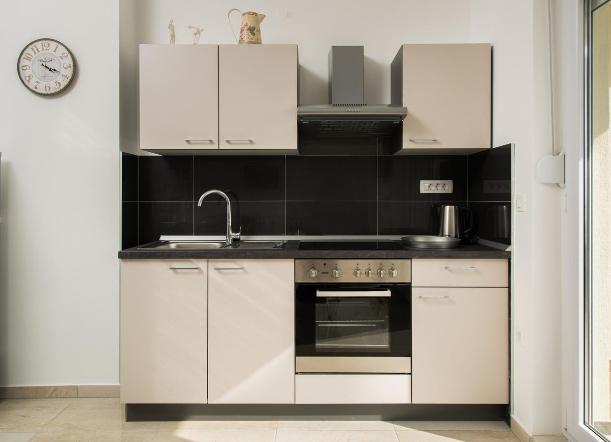 Cezar Luxury Apartment Омиш Экстерьер фото