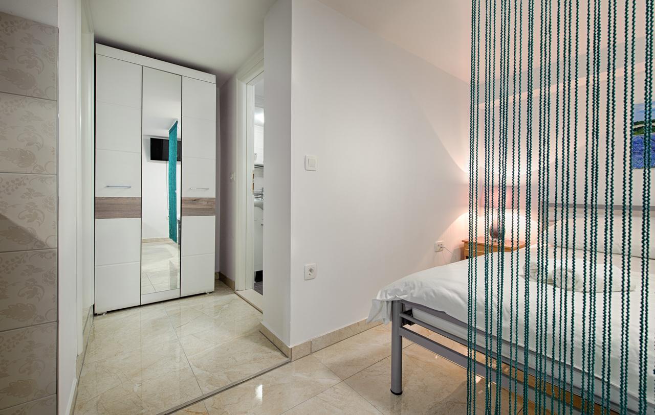 Cezar Luxury Apartment Омиш Экстерьер фото