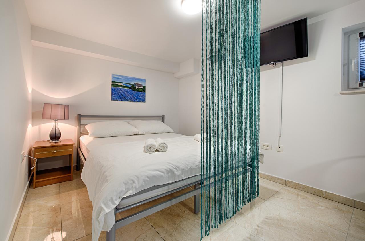 Cezar Luxury Apartment Омиш Экстерьер фото